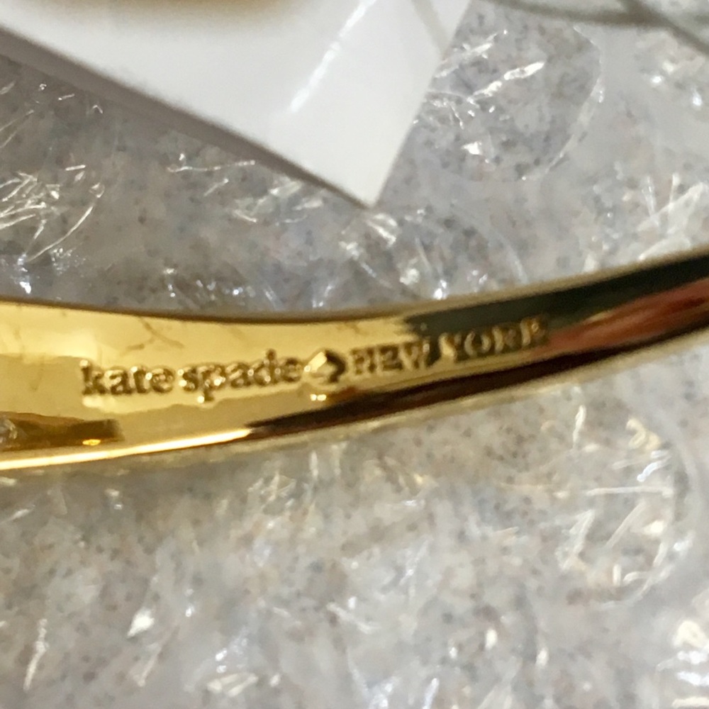 BEAUTIFUL NWT KATE SPADE HINGE BANGLE! - Picture 4 of 6